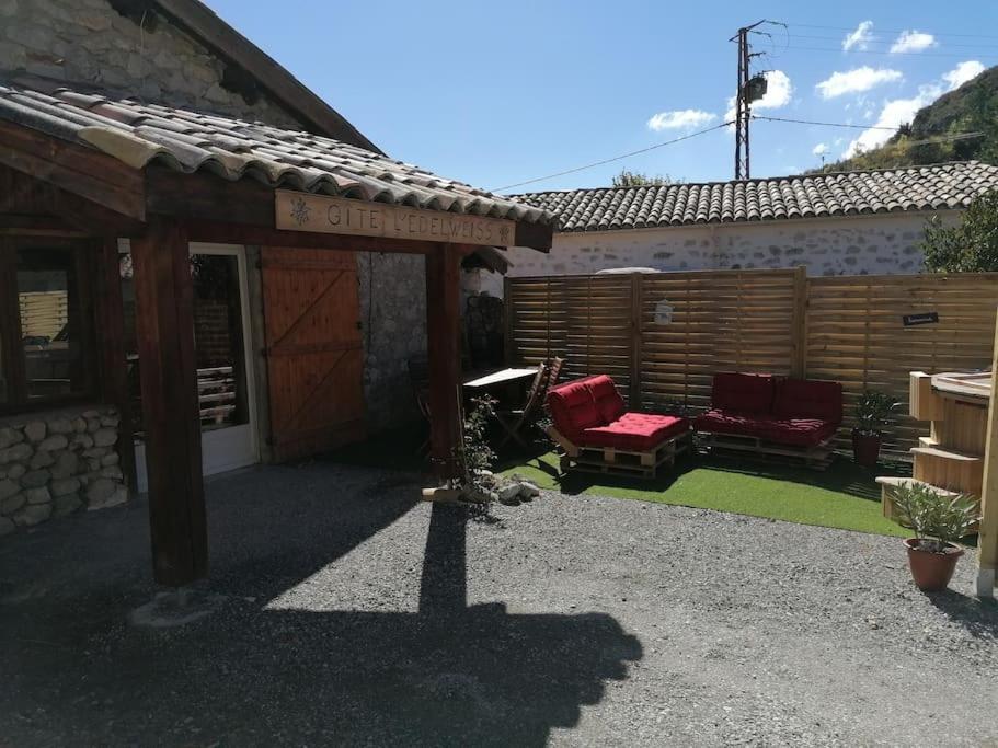 Gite L'Edelweiss 3* La Piarre Екстер'єр фото